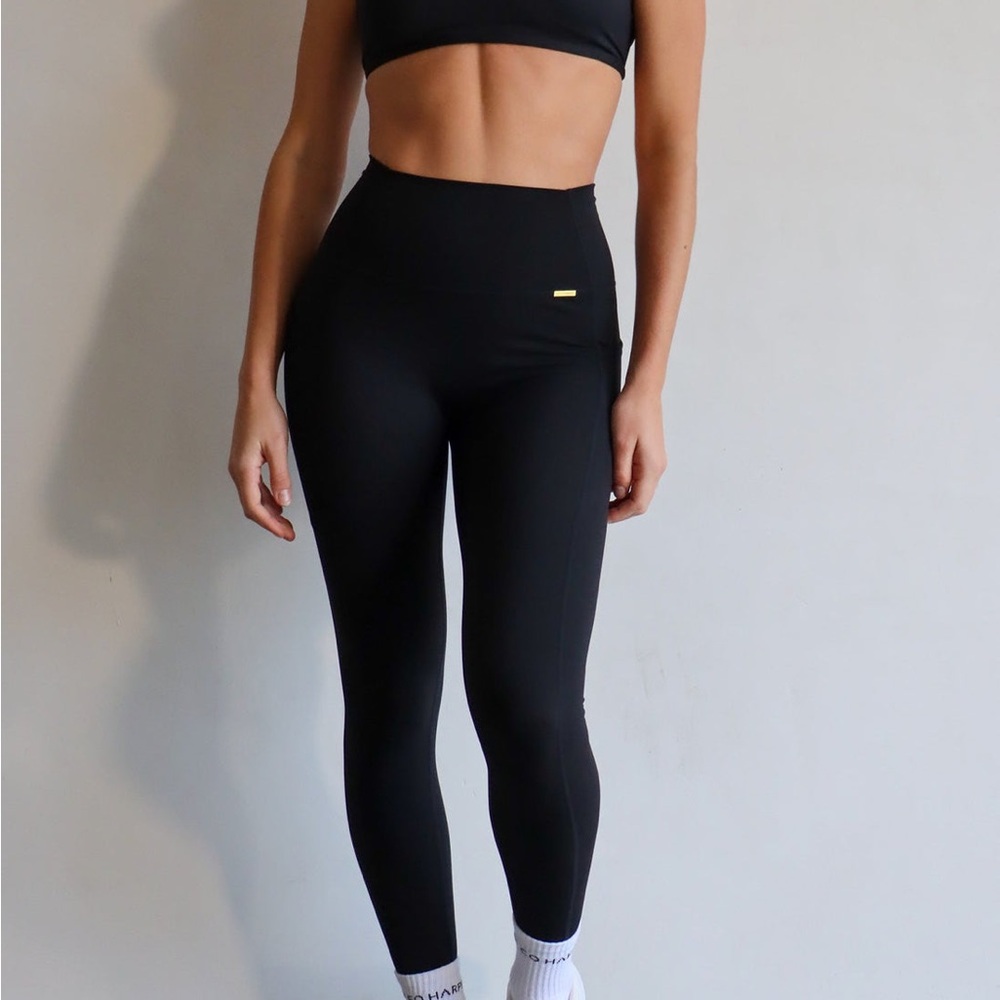 Cleo Harper Black Leopard Print Leggings stretch Yoga pants M medium designer - Picture 3 of 8
